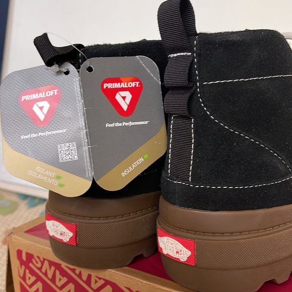 Vans WMNS Colfax Boot Mte-1
Gum/Black
VN000BCGW9Q
BOOTS Sneakers - Picture 15 of 16